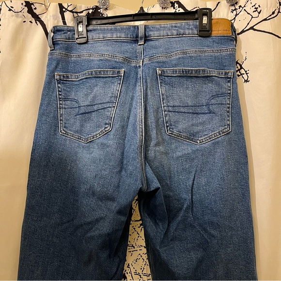 American Eagle Mom Jeans High Rise Straight Leg Medium Wash Denim Size 10 - Picture 13 of 13